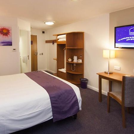 Premier Inn Bournemouth East Экстерьер фото