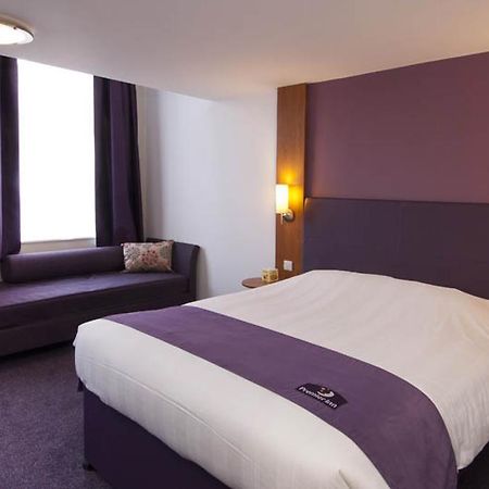 Premier Inn Bournemouth East Экстерьер фото