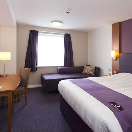 Premier Inn Bournemouth East Экстерьер фото