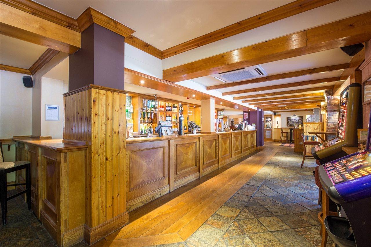 Premier Inn Bournemouth East Экстерьер фото