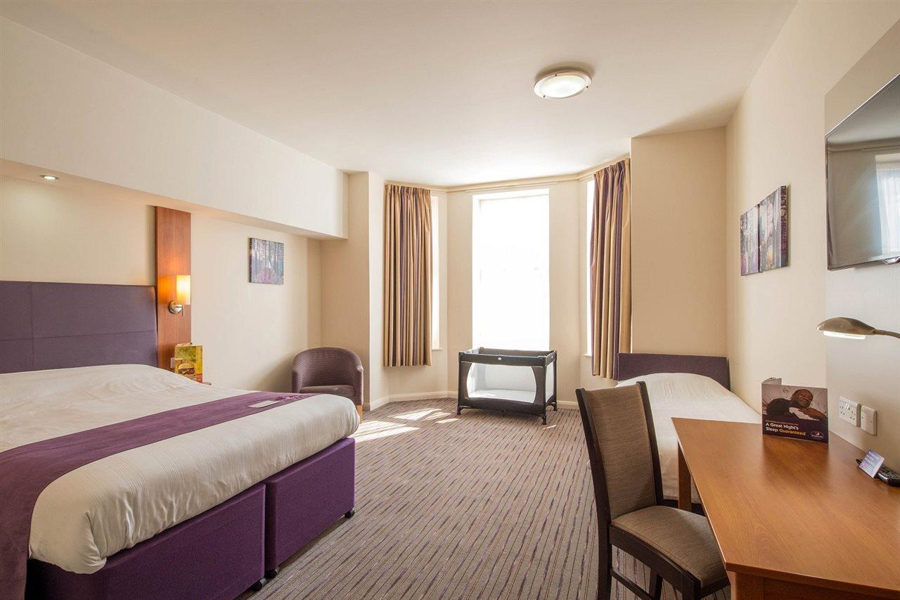 Premier Inn Bournemouth East Экстерьер фото