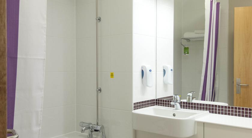Premier Inn Bournemouth East Номер фото
