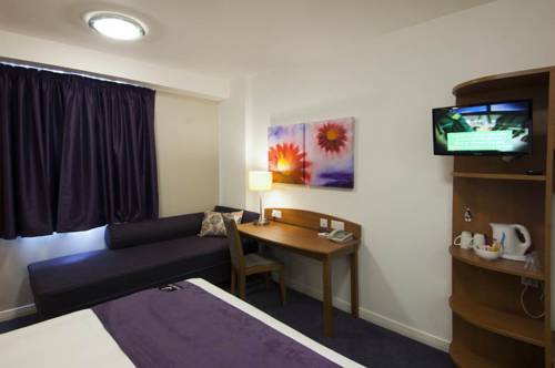 Premier Inn Bournemouth East Номер фото