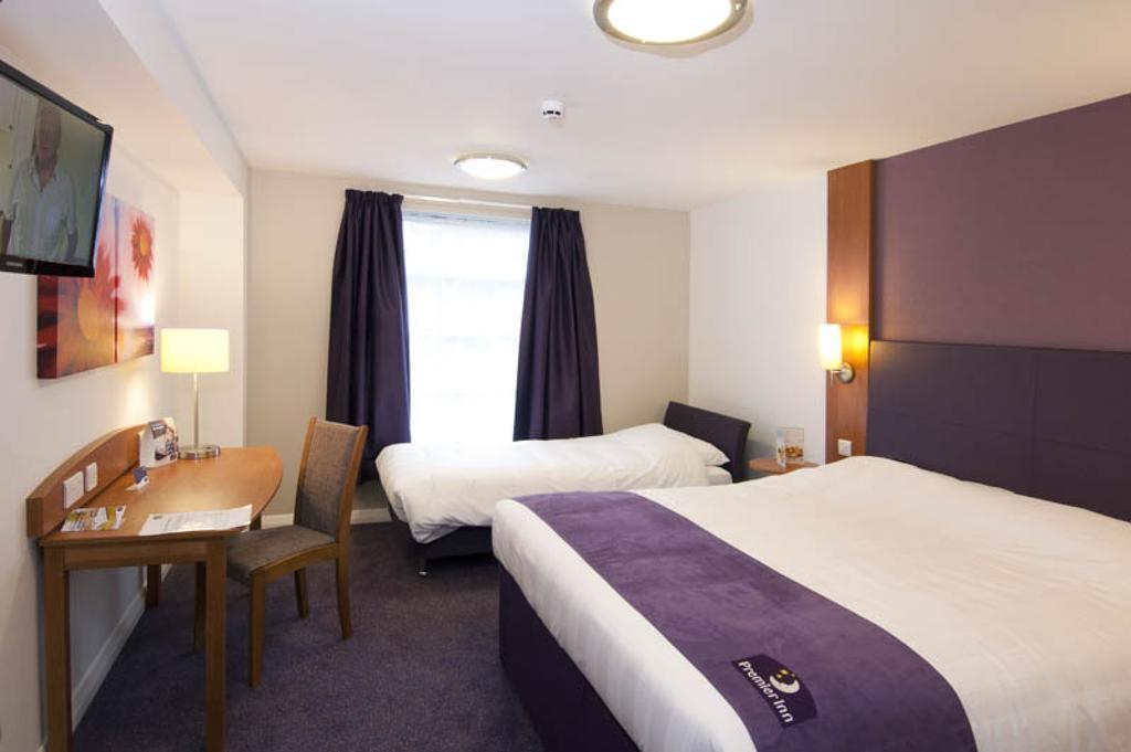 Premier Inn Bournemouth East Номер фото