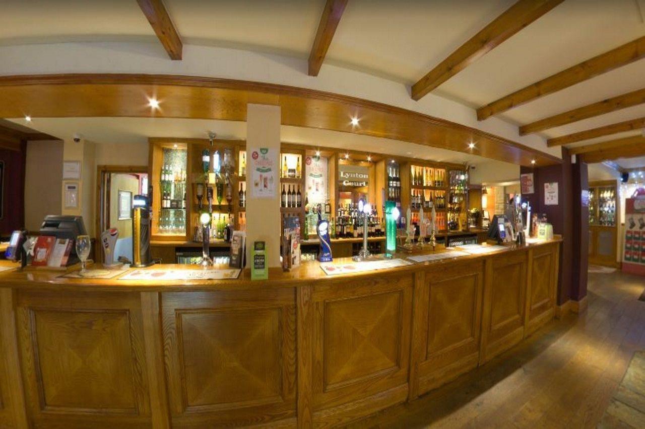 Premier Inn Bournemouth East Экстерьер фото